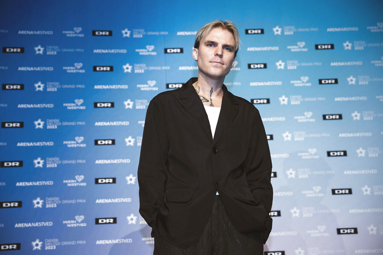 Micky Skeel deltager i Melodi Grand Prix med sangen 'Glansbillede'.