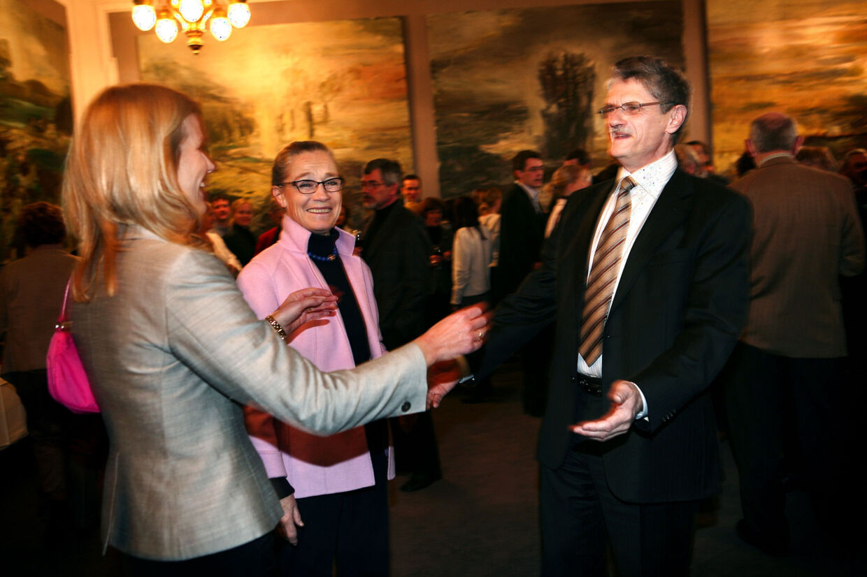 Partifællerne Ritt Bjerregaard, Mogens Lykketoft og Helle Thorning-Schmidt ved en reception på Christiansborg tilbage i 2006. (Arkivfoto). Bjarke ørsted/Ritzau Scanpix