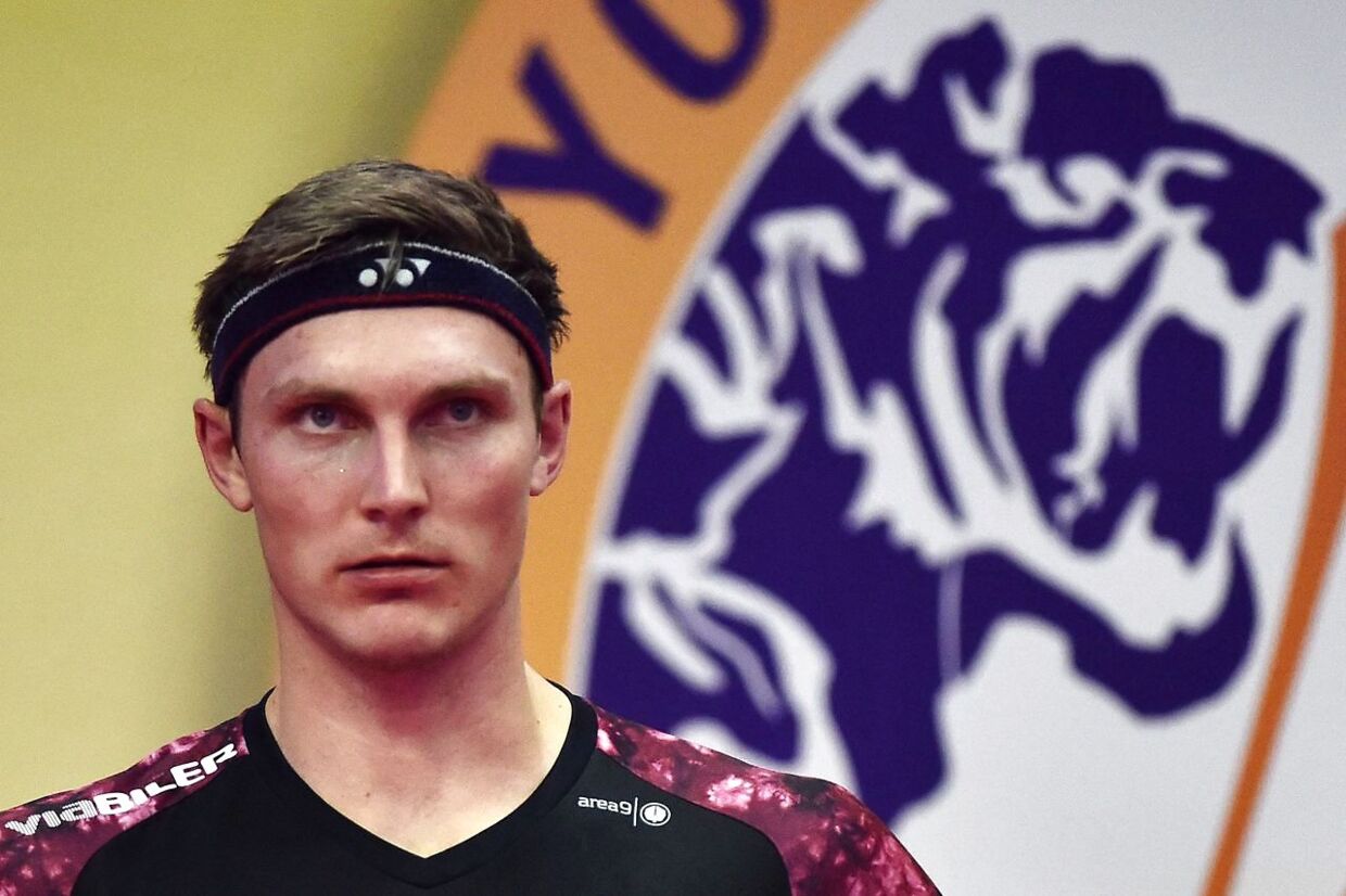 Denmark's Viktor Axelsen gestures after his defeat in the men's singles final match of the Yonex Sunrise India Open 2023 against Thailand's Kunlavut Vitidsarn in New Delhi on January 22, 2023. (Photo by Shashi Shekhar Kashyap / AFP)