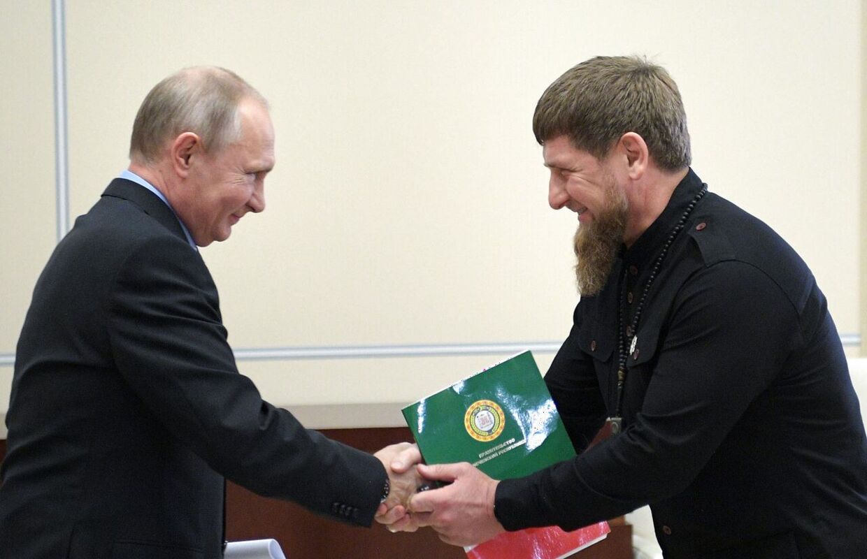 Her ses den russiske præsident Putin sammen med Tjetjeniens præsident Ramzan Kadyrov. 