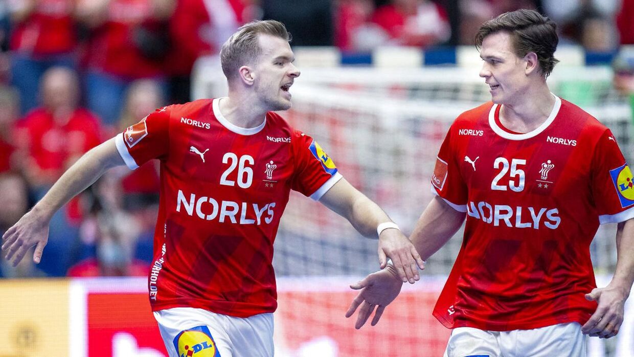 Johan Hansen og Lukas Jørgensen under VM kampen mellem Danmark og Bahrain i Malmö Arena, søndag 15. januar 2023.