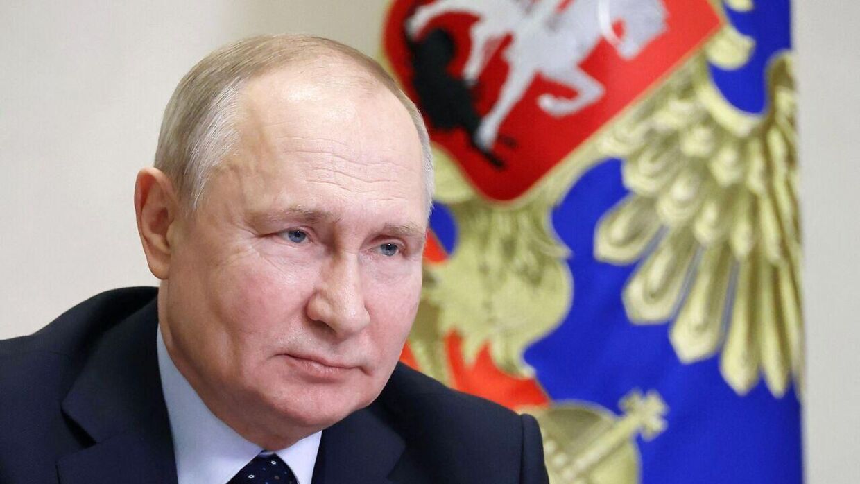 Rusland er i medicin-underskud, siger landets præsident Vladimir Putin.
