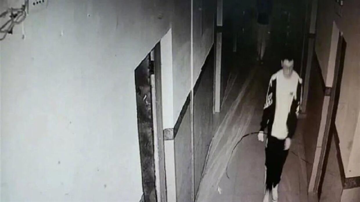Hu Xinyu forsvandt kort efter, at overvågningskameraet filmede ham på vej fra sit værelse.