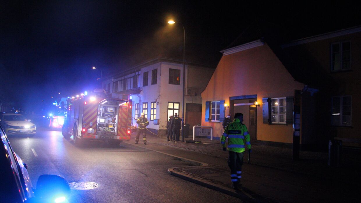 70 gæster måtte evakueres, da en brand natten til onsdag brød ud på Gentofte Hotel.