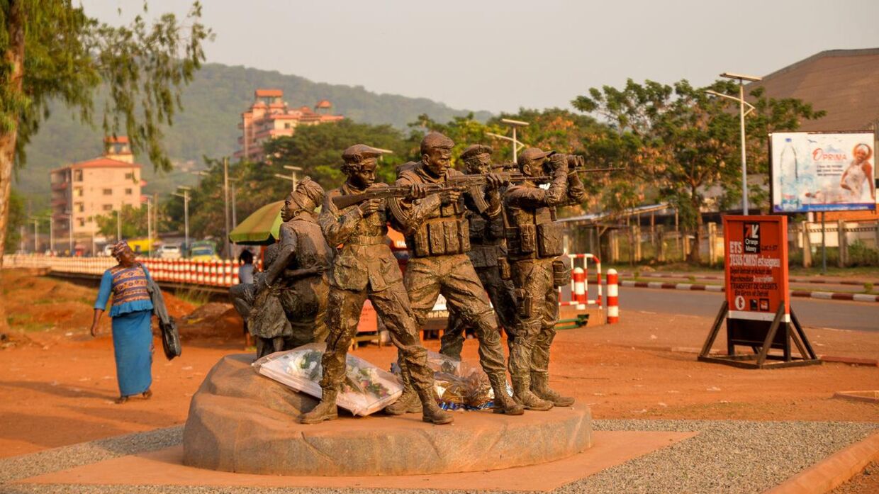 I hovedstaden Bangui har præsident Faustin-Archange Touadéra opstillet en statue der hylder de soldater i den russiske lejehær Wagner, der er blevet dræbt i kampen for Den Centralafrikanske Republiks frihed.