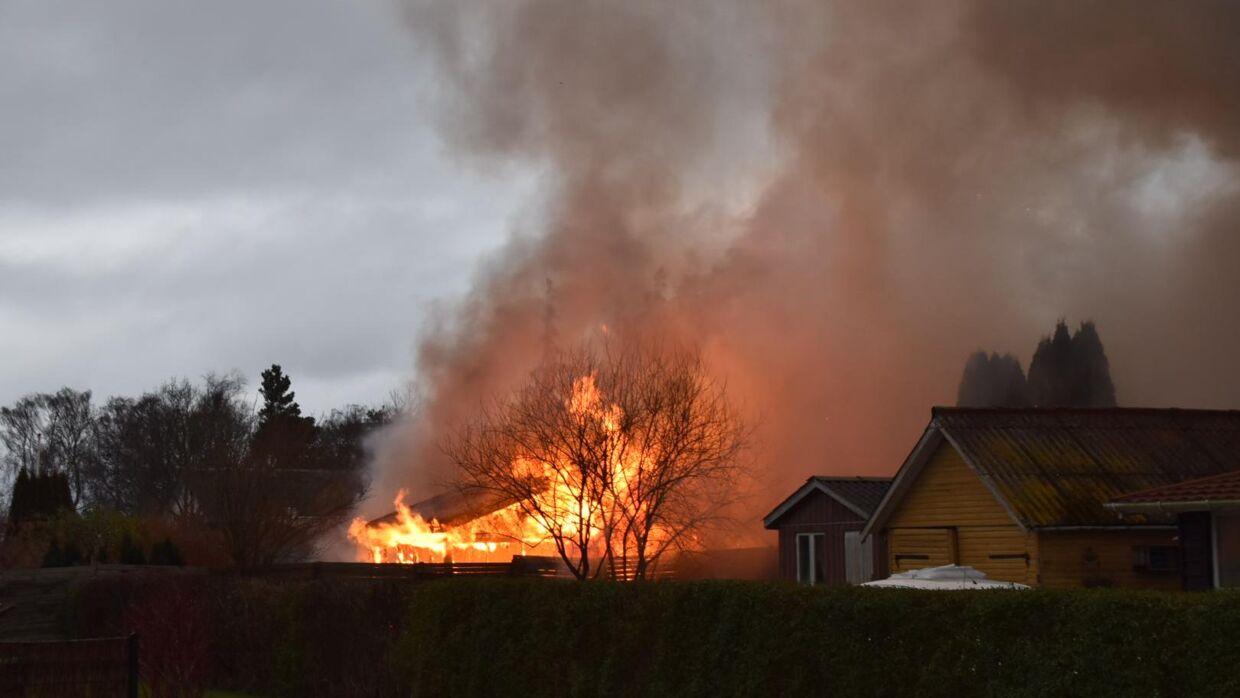 Brand i sommerhus i Høll mellem Vejle og Fredericia.