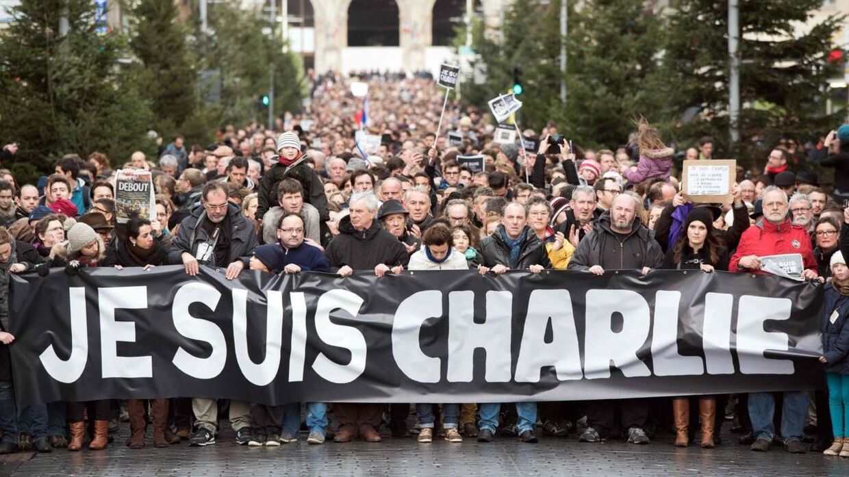 Mange franskmænd stimlede sammen for at vise deres støtte til Charlie Hebdo oven på terrorangrebet i 2015.