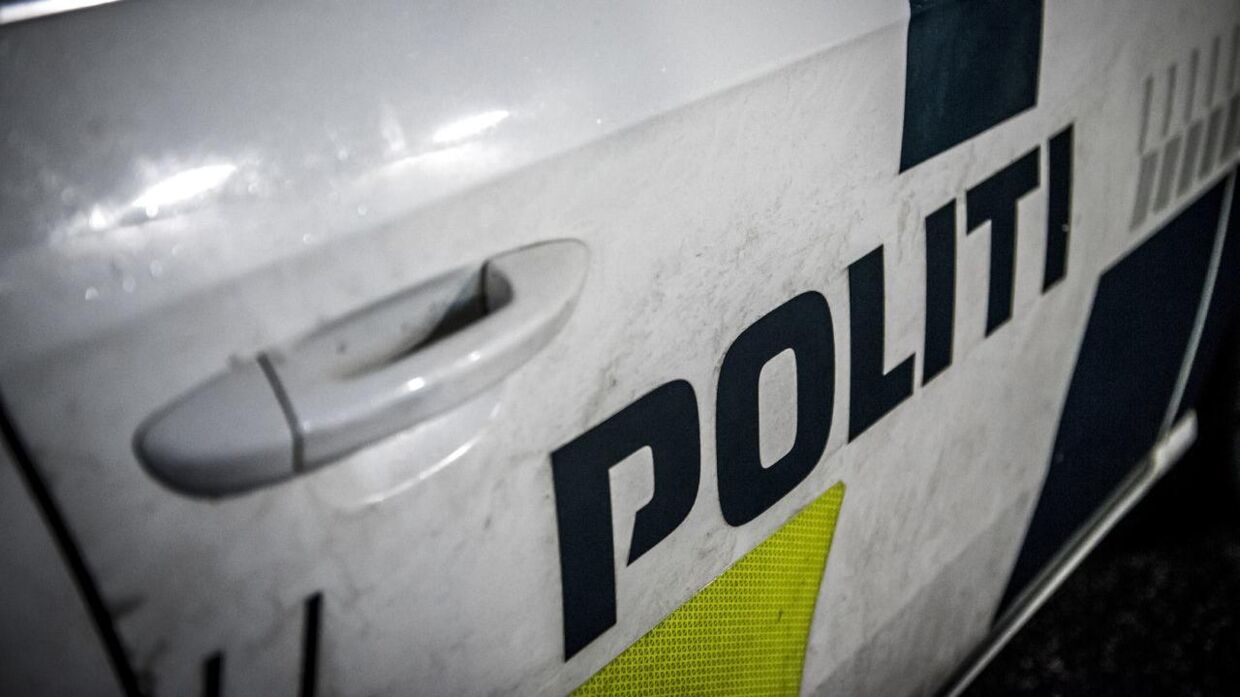 Vestegnens Politi har sigtet fem personer, der mandag morgen har filmet et færdselsuheld på Holbækmotorvejen. 