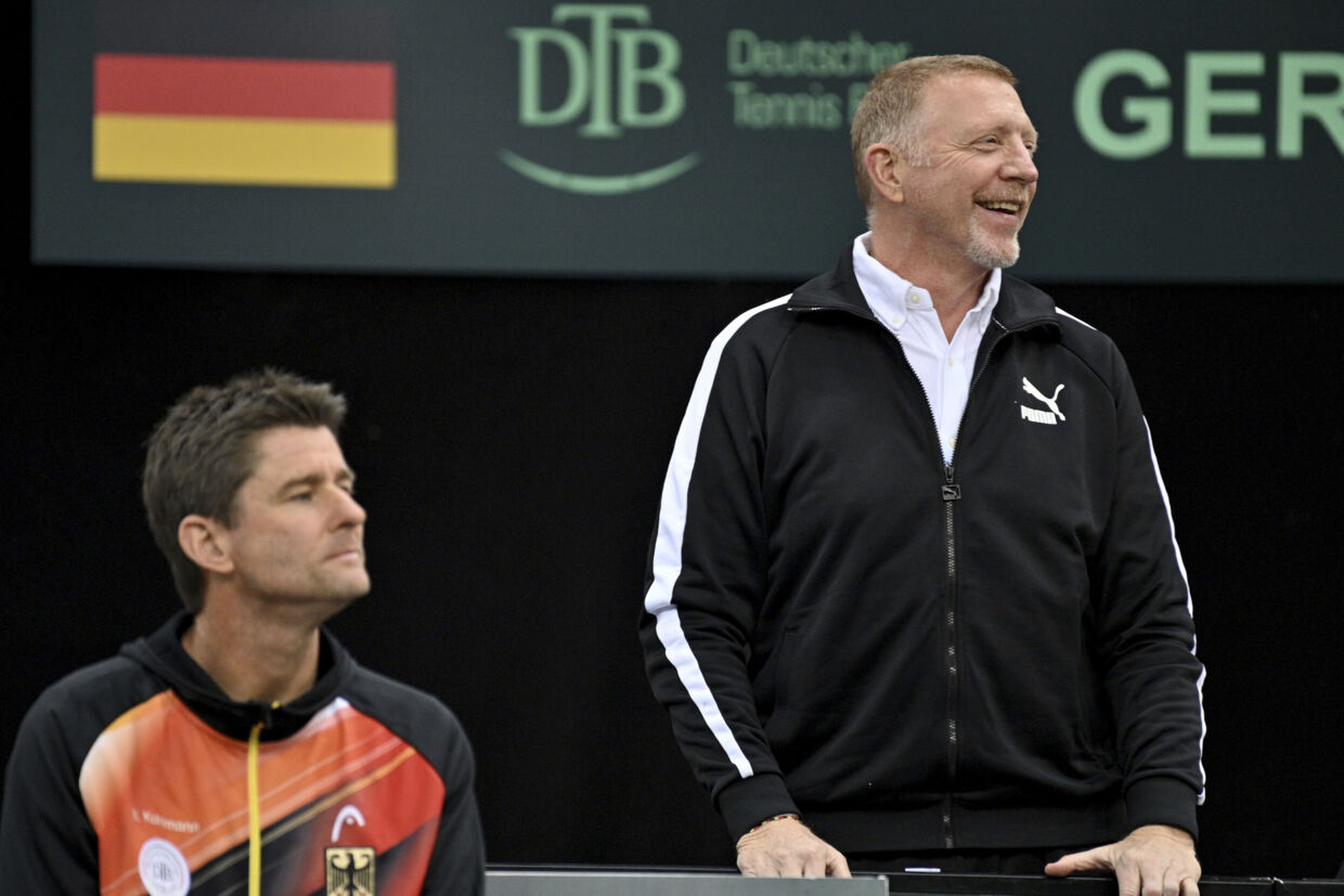 Løsladte Boris Becker var tilbage i boksen under Tysklands Davis Cup-kamp lørdag. Harald Tittel/Ritzau Scanpix