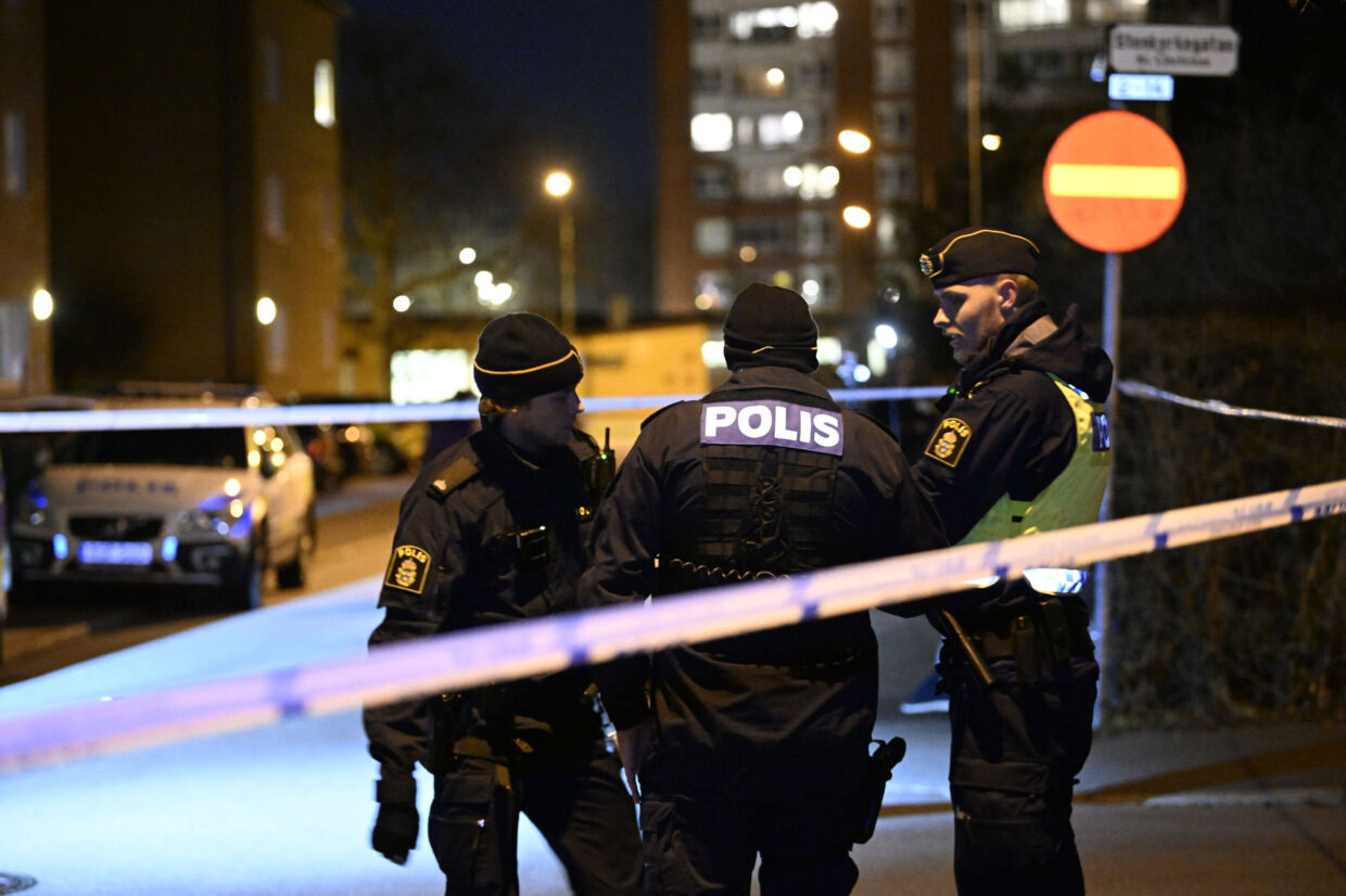 Politiet i flere dele af Sverige har travlt med at bekæmpe stigende kriminalitet. Især kriminalitet på grund af bandekonflikter hærger dele af landet. (Arkivfoto). 50090 Johan Nilsson/Tt/Ritzau Scanpix