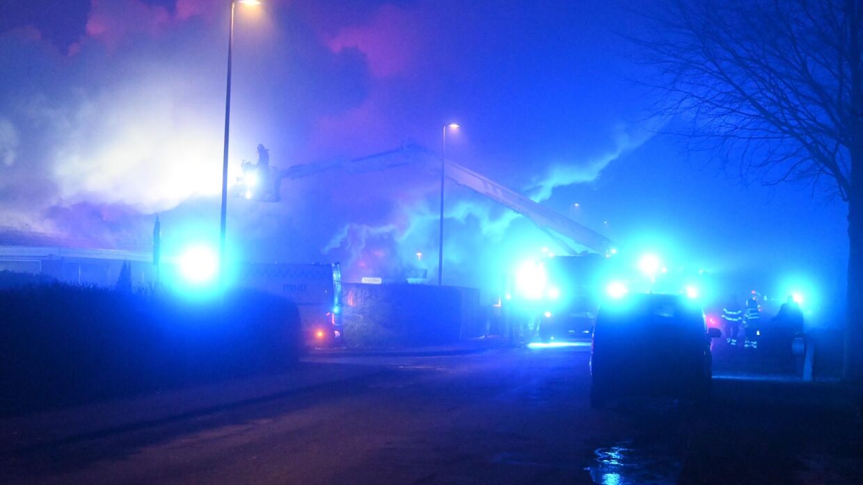 Tidligt mandag morgen udbrød der brand i en villa i Isenvad ved Ikast. En ældre kvinde omkom.