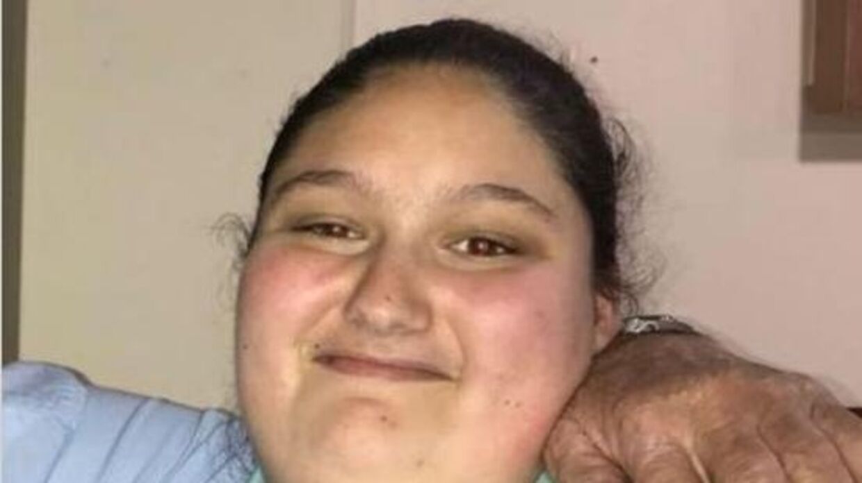 16-årige Kayela Titford døde i sit hjem i 2020 i et værelse med maddiker, flasker med urin og en lugt af råddenskab. Foto:Heddlu Dyfed-Powys Police