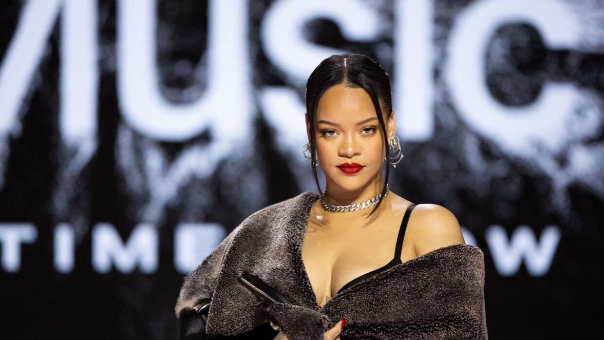 Der blev talt om hendes rødder i Barbados og en masse andet, men Rihanna kunne ikke afsløre meget om pauseshowet til Super Bowl.