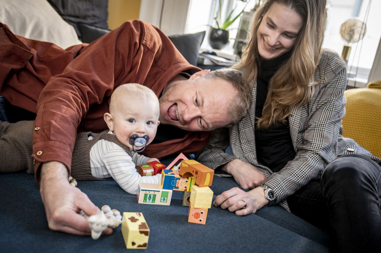 Christian Degn og Trine Johst Vammen er på jagt efter sønnen Vagns barndomshjem. Foto: Mads Claus Rasmussen/Ritzau Scanpix.