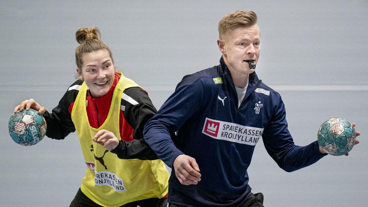 Fra næste sæson rykker Rikke Iversen over til landstræner Jesper Jensen i Team Esbjerg.