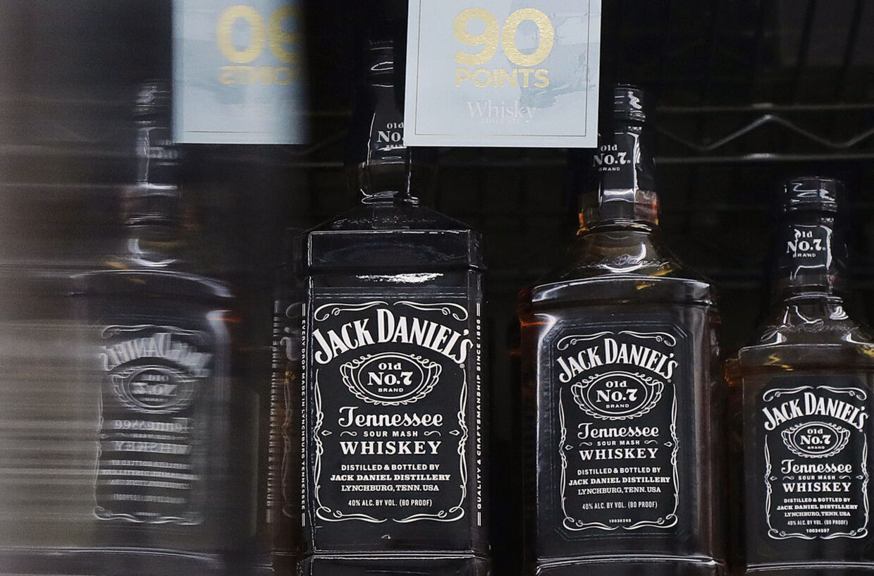 Flasker med Jack Daniel's-whisky er udstillet i Rossi's Deli i San Francisco.