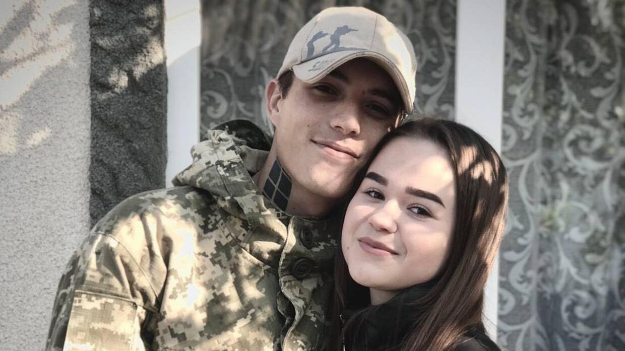 Bily Arthur Oleksijovytj og Vera Zjilynas har kun været gift i kort tid, forklarer hun. Nu lever hun i håbet om, at han kommer tilbage igen.