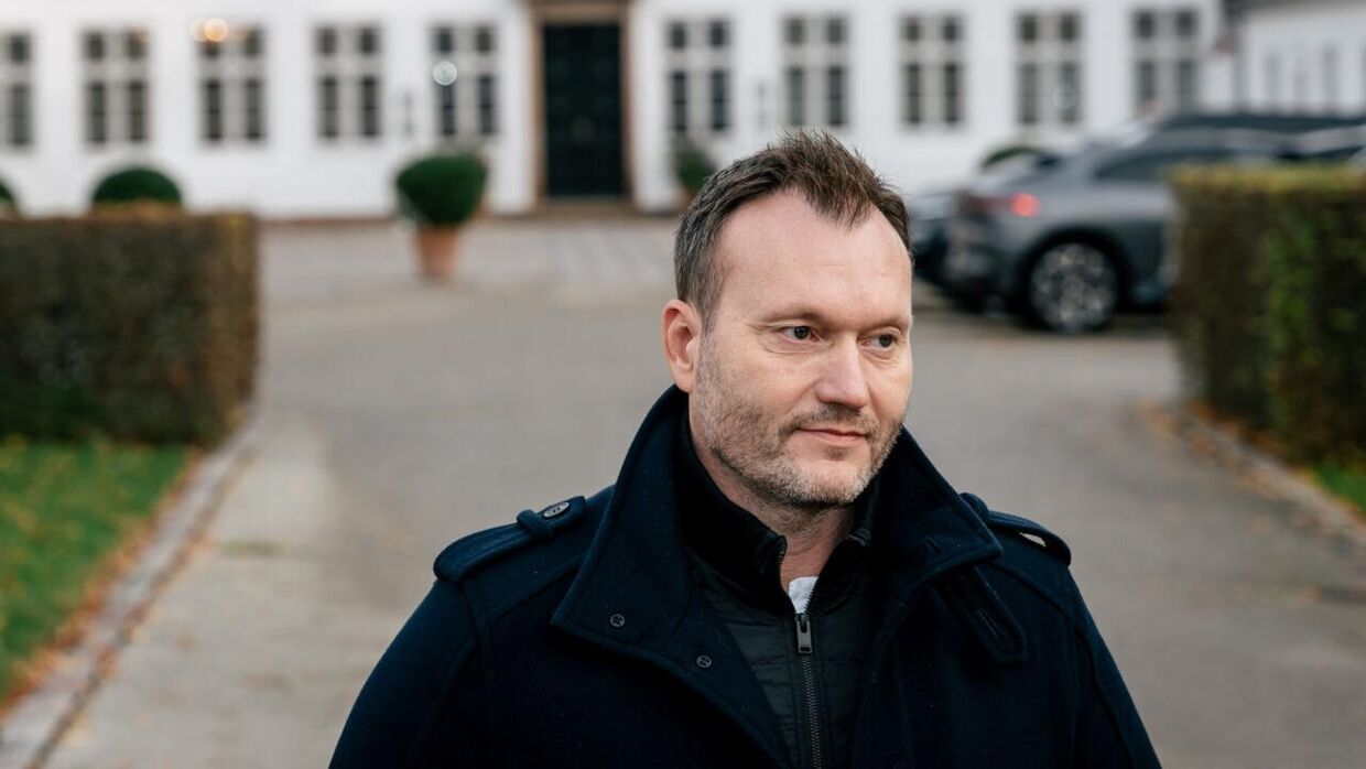 Lars Boje Mathiesen blev fredag ekskluderet af Nye Borgerlige efter at have bedt om at få 350.000 kroner overført fra en partikonto til sin egen private.
