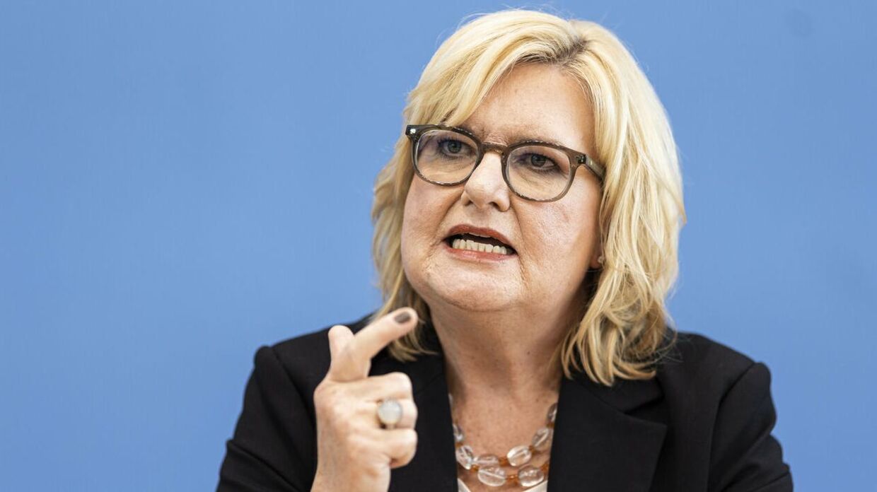 Den tyske politiker Eva Högl kritiserer i går, at det tyske forsvar ikke har brugt de 100 milliarder euro, som det fik tilføjet efterRuslands invasion af Ukraine.