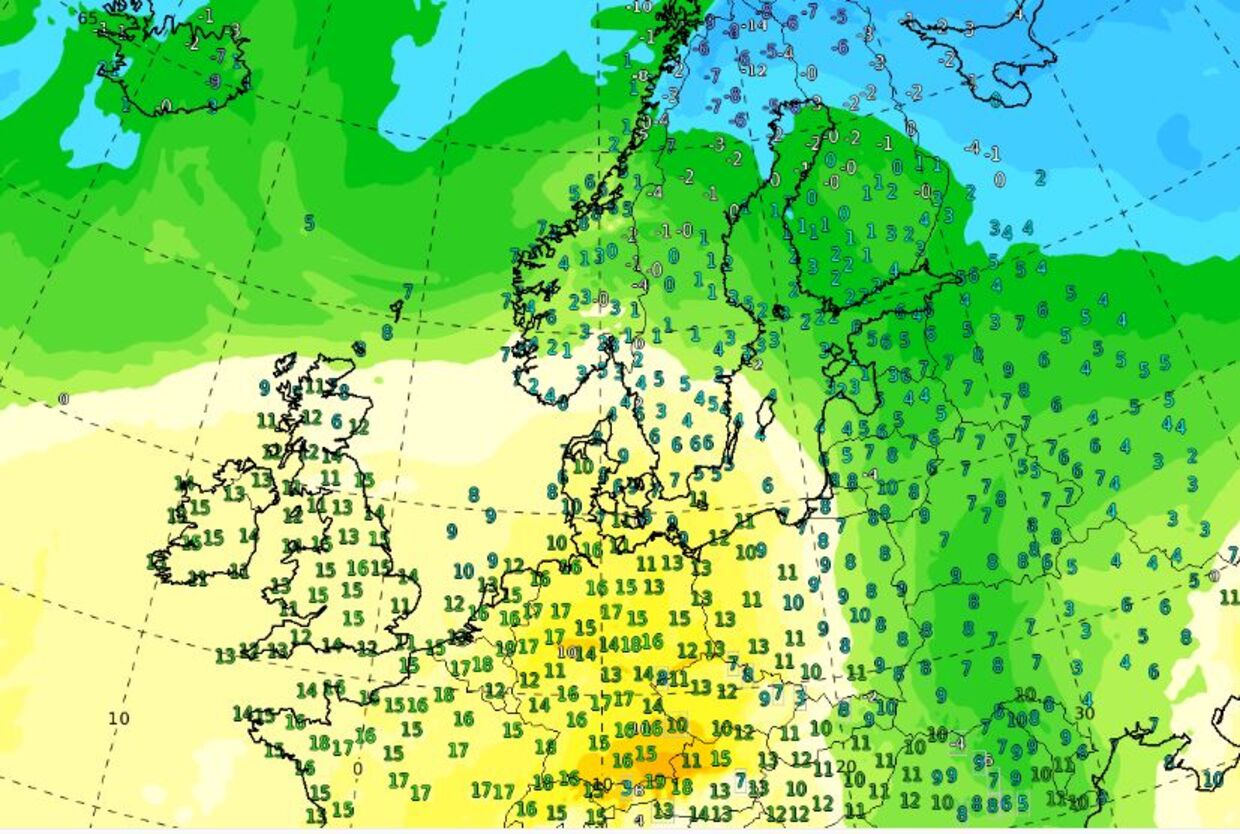 I modellen ses den højest målte temperatur i løbet af fredagen i tal og modellens bud på temperaturen i 1,5 km's højde. Vintervejret finder vi i de grønne og blå områder.