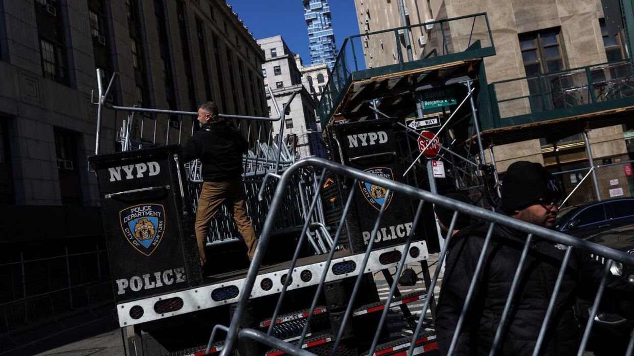 Myndighederne i New York tager ingen chancer, hvis Trump-demonstranter kommer til Lower Manhattan,