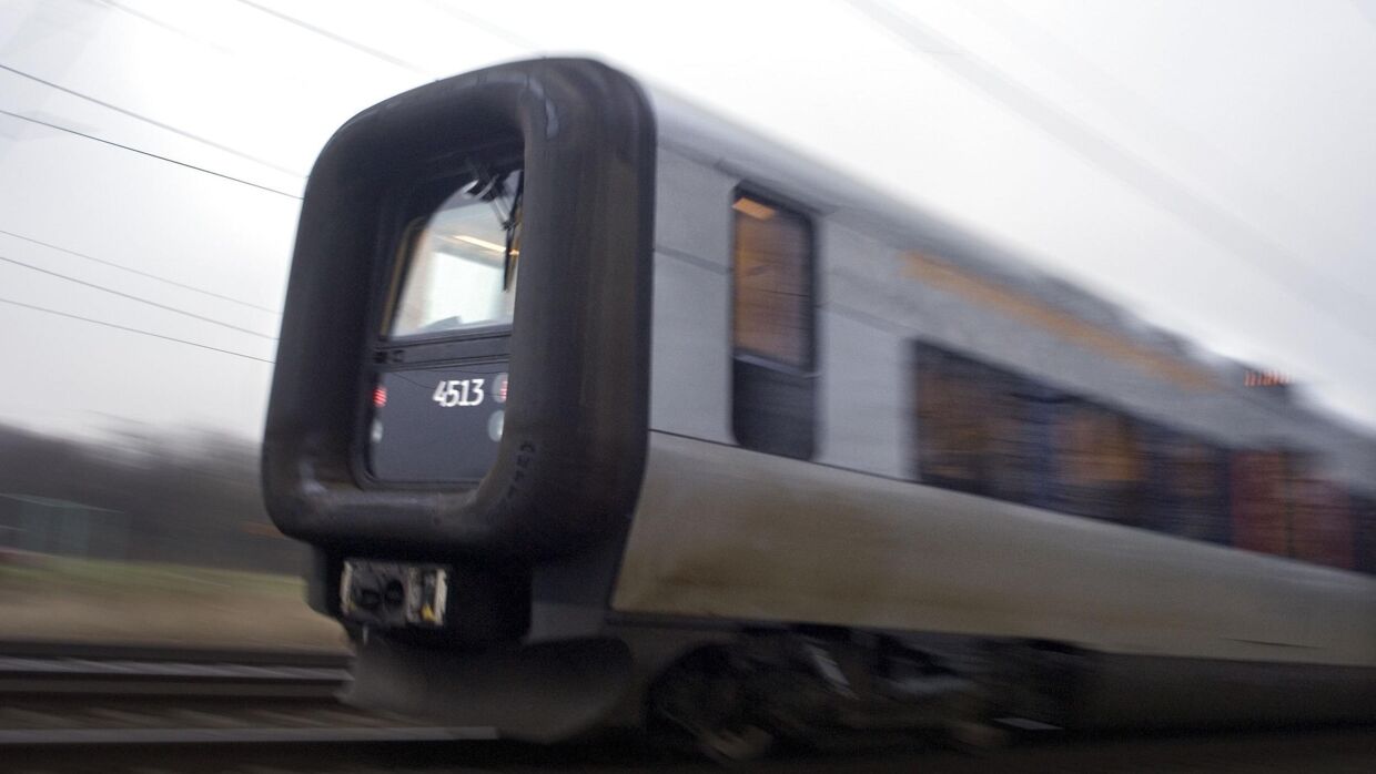 Kystbanen løber mellem Helsingør og København og kommer blandt andet forbi Nivå, hvor nærpolitistationen samarbejder med DSB om at løse problemet.