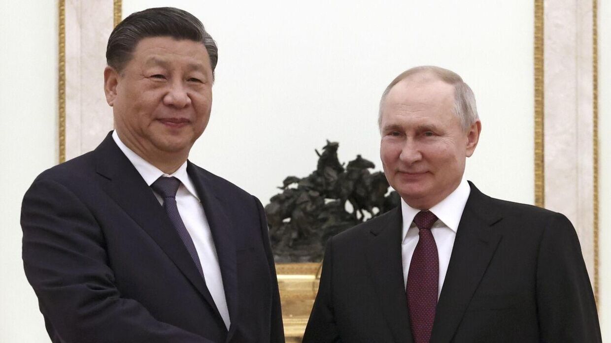 Kinas præsident, Xi Jinping, er mandag fløjet til Moskva for at mødes med Ruslands præsident, Vladimir Putin.