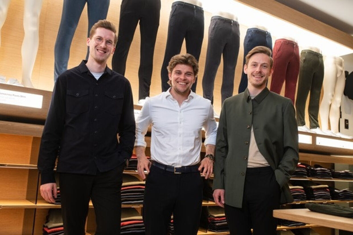 Shaping New Tomorrow blev stiftet i 2015 af nuværende direktør Kasper Ulrich, Christoffer Bak og Christian Aachmann. Free
