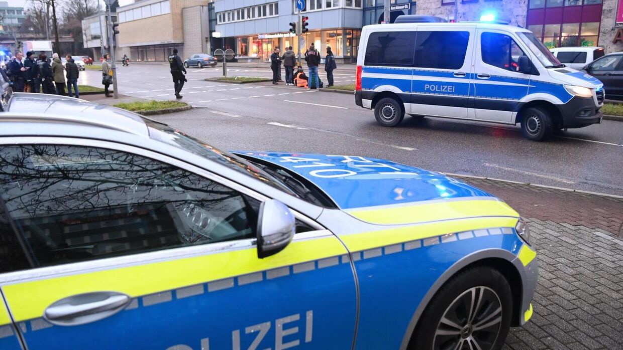 Politiet er talstærkt til stede i den tyske by Reutlingen efter en skudepisode. 