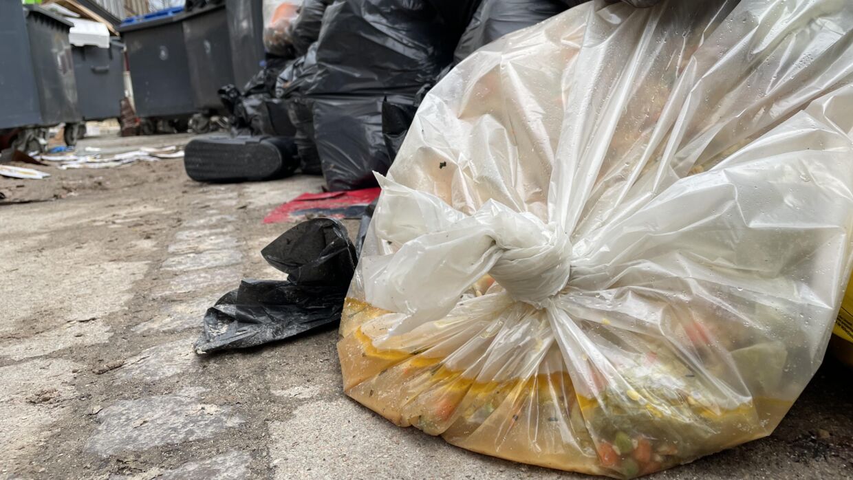 Her ses en af skraldeposerne uden for Liban Cuisine. Foto: Thomas Nørmark Krog 
