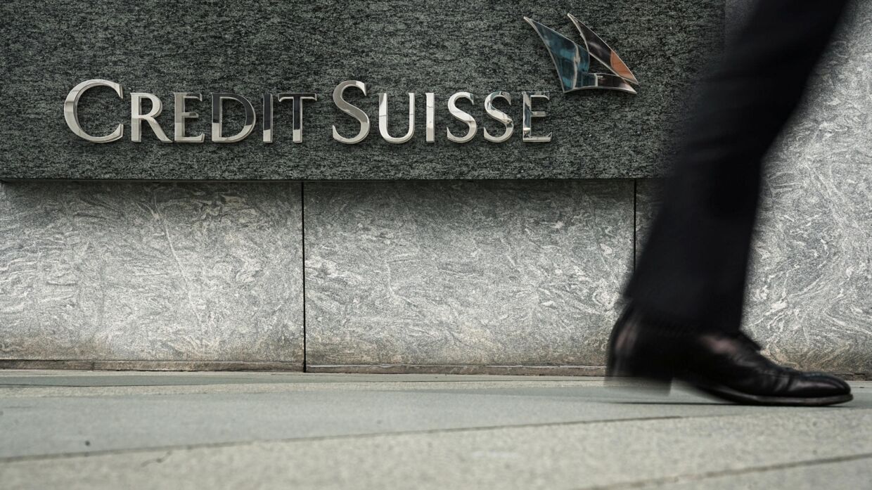 Credit Suisse blev søndag opkøbt af UBS, efter at kunder trak store beløb ud af banken. Danske banker er dog godt rustet mod den uro, det har medført. (Arkivfoto). Lam Yik/Reuters