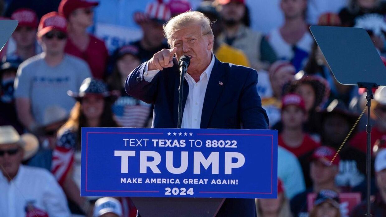 USAs tidligere præsident er blevet vækket efter valgnederlaget ved midtvejsvalget i 2022. Forleden talte han til et vælgermøde i Waco, Texas.