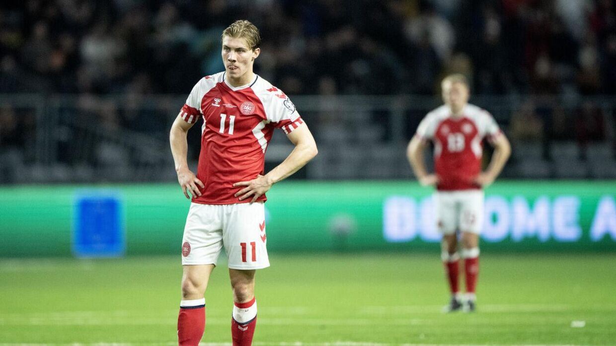 Trods to mål af Rasmus Højlund måtte Danmark se sig slået af Kasakhstan.