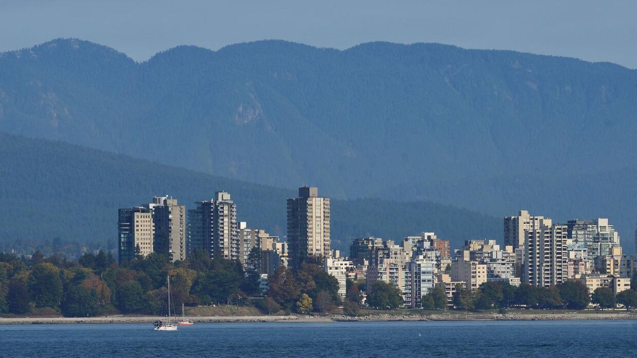 Vancouver ligger klemt inde mellem vand og bjerge, hvilket er med til at drive prisen på gravpladser op.
