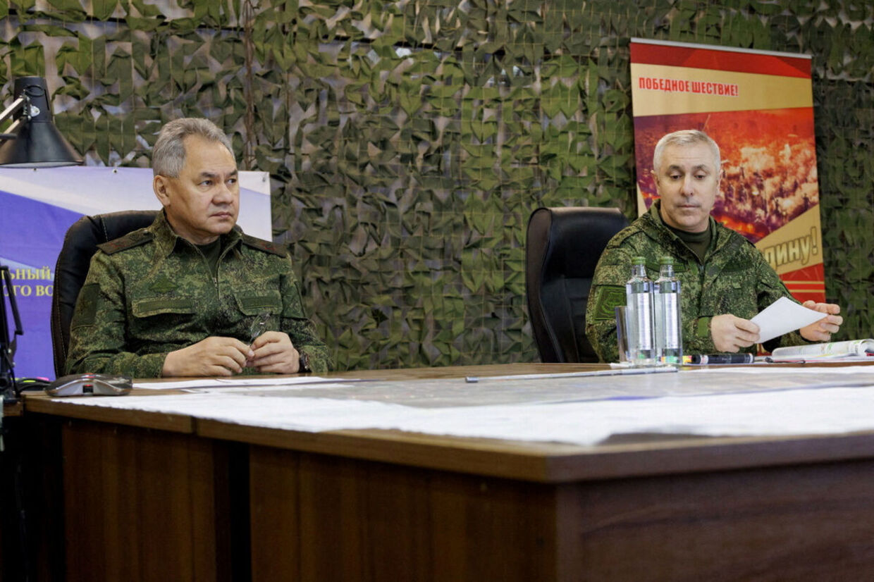 Her ses Rustam Muradov (til højre) sammen med den russiske forsvarsminister, Sergej Sjojgu.