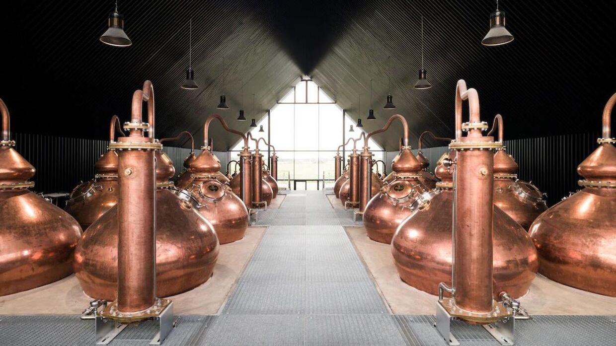 En investor har skudt 100 millioner kroner i Stauning Whisky. Pengene er blandt andet blevet brugt til at bygge et nyt destilleri op fra grunden i naturskønne Stauning i Vestjylland.
