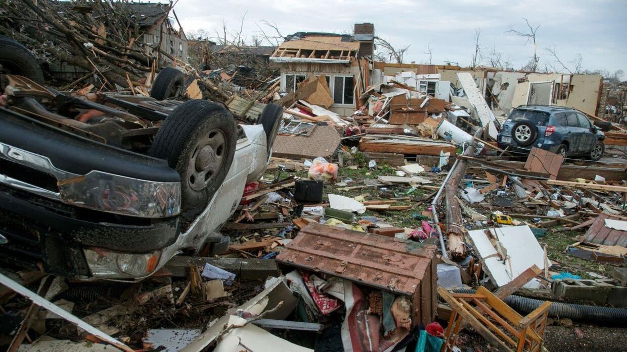 Mindst 85 millioner blev berørt af uvejr, som jævnede huse med jorden. Lille by mistede skole og kirke. Billedet her er fra Little Rock, Arkansas.