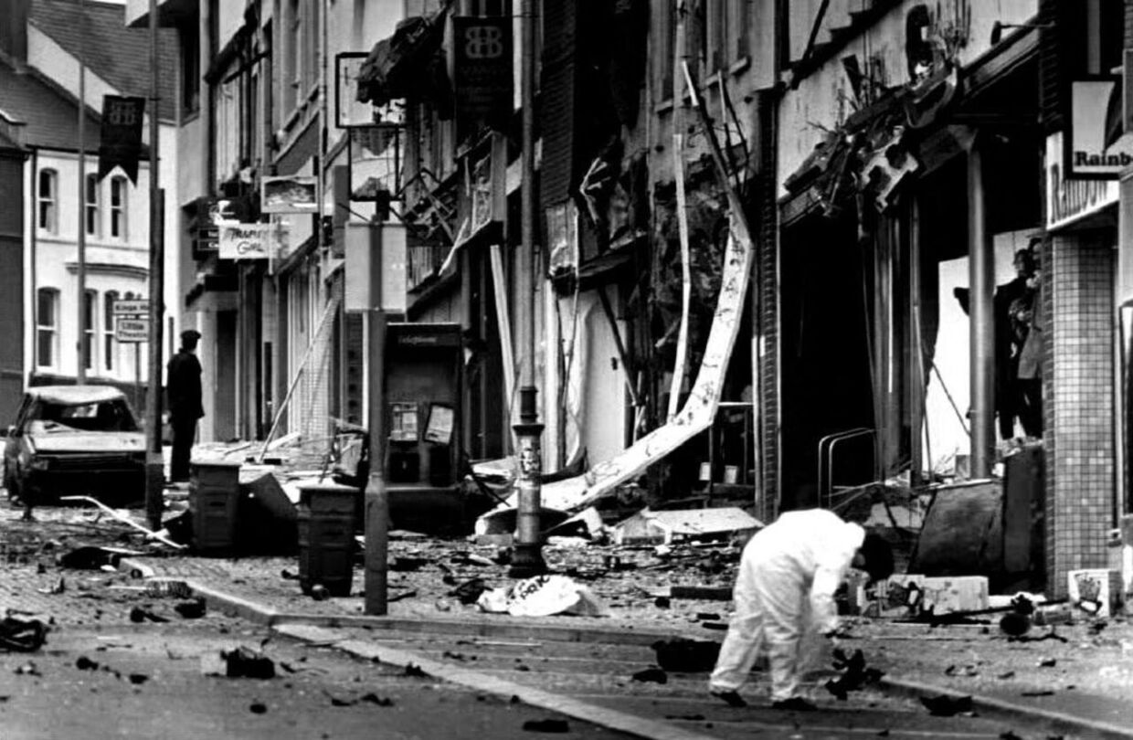 Billede fra en terrorbombe i Nordirland i 1992. Urolighederne i Nordirland varede mere end tredive år