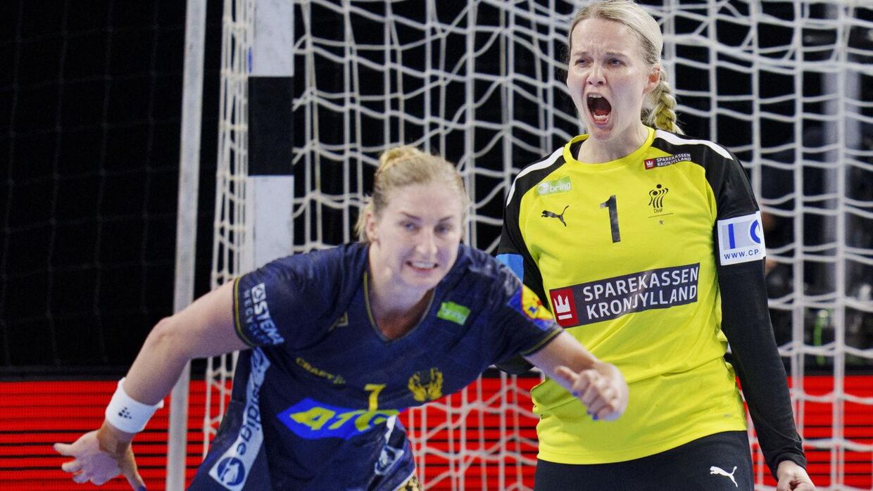 Sandra Toft under kvindehåndboldlandskampen mellem Danmark og Sverige i Royal Arena i Ørestad tirsdag den 11. april 2023.