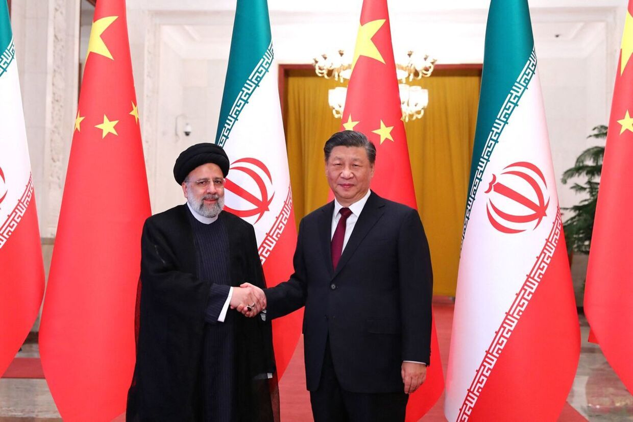Xi Jinping med Irans præsident, Ebrahim Raisi, i Beijing i 2023.