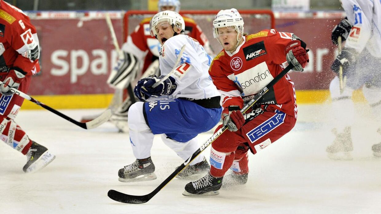 (ARKIVFOTO) Tobias Kisum (i rødt trøje), da han spillede i Aalborg.