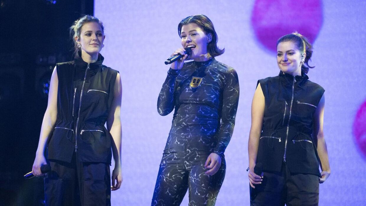 ROSÉL optrådte i 'X Factor'-finalen med sangerinden Pil, som også har været med til at skrive deres vindersang.