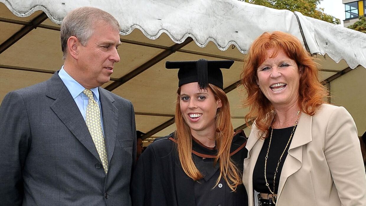Hertugfinde Sarah og prins Andrew med datteren prinsesse beatrice i 2011. 