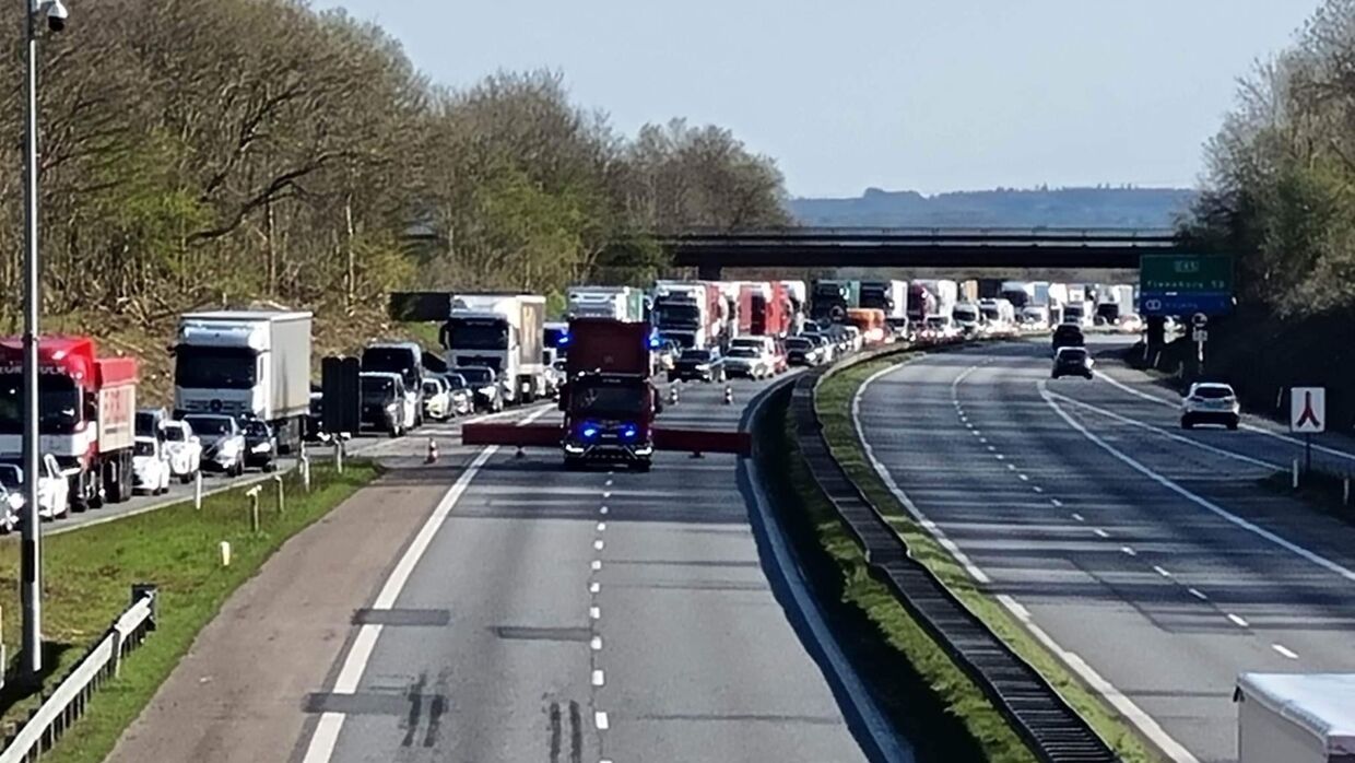 Lang kø på Sønderjyske Motorvej efter ulykke onsdag eftermiddag. Foto: Presse-fotos.dk.