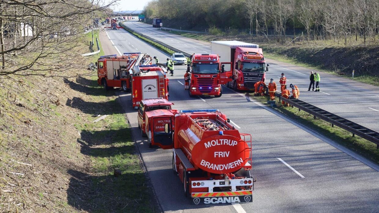 Arbejdet pågår på Sønderjyske Motorvej efter en ulykke. Foto: Presse-fotos.dk