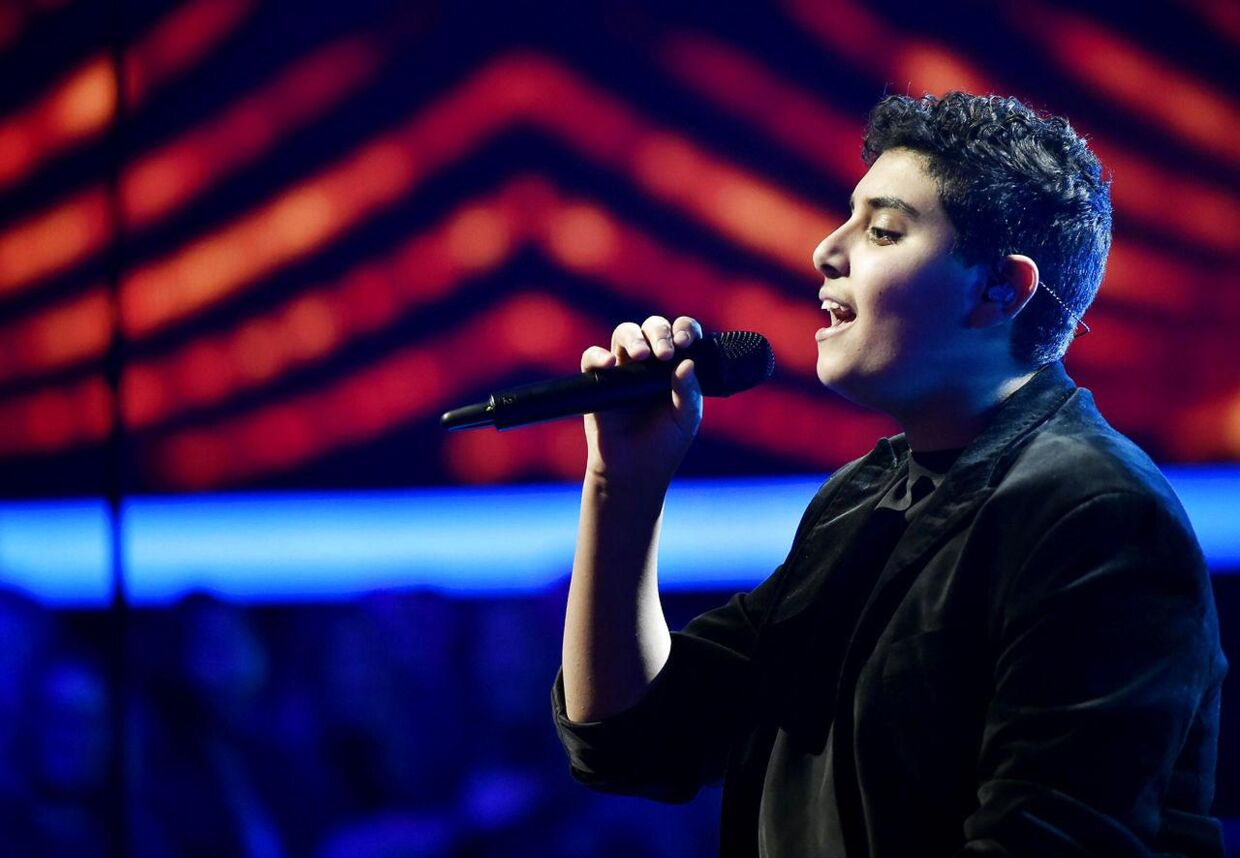 Fredag aftens udgave af X Factor skal deltagerne synge sange af danske kunstnere. Den 15-årige Baraa Qadoura skal synge 'Better Than Yourself' af Lukas Graham.