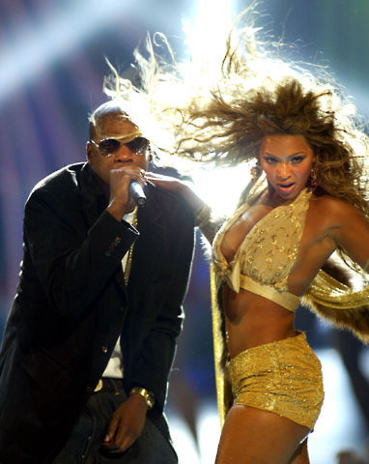 Джи лов. Beyonce 2003. Джей зи и Бейонсе поют. Beyonce 2003 Performance. Бейонсе Crazy in Love.