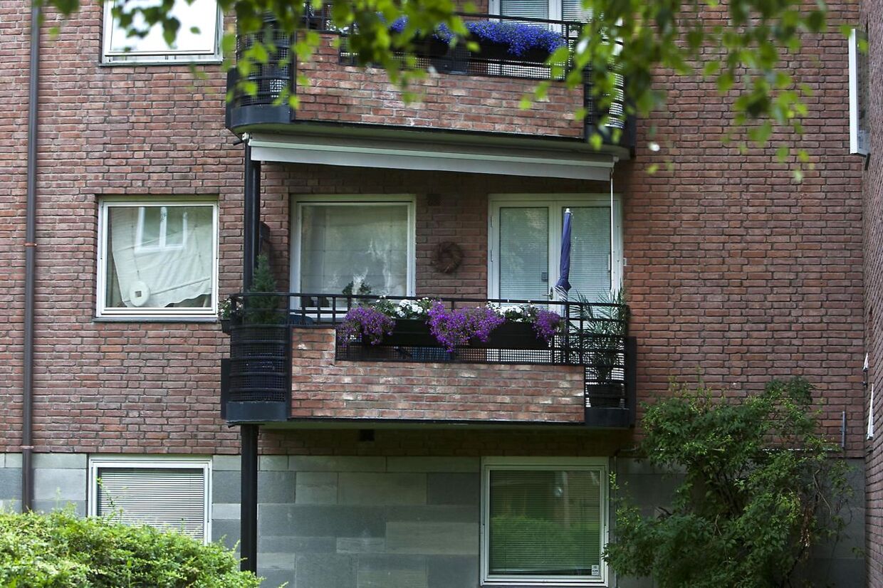 Lejligheden lidt udenfor Oslo, hvor drabsmanden fra Oslo og Øtuya massakren, Anders Breivik boede med sin mor. De boede på Hoffsveien 18, st. tv. Her den ene af to altaner, på bagsiden af lejligheden.