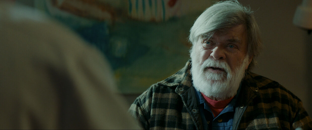 I 'Sygeplejersken' spiller Dick Kaysø rollen som Kenny Herskov, der er bror til et af ofrene i Nykøbing Falster-sagen.