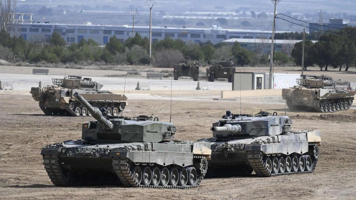 Arkivfoto. Ukrainske militærfolk modtager træning i at betjene Leopard 2-kampvogne i Spanien i marts 2023.